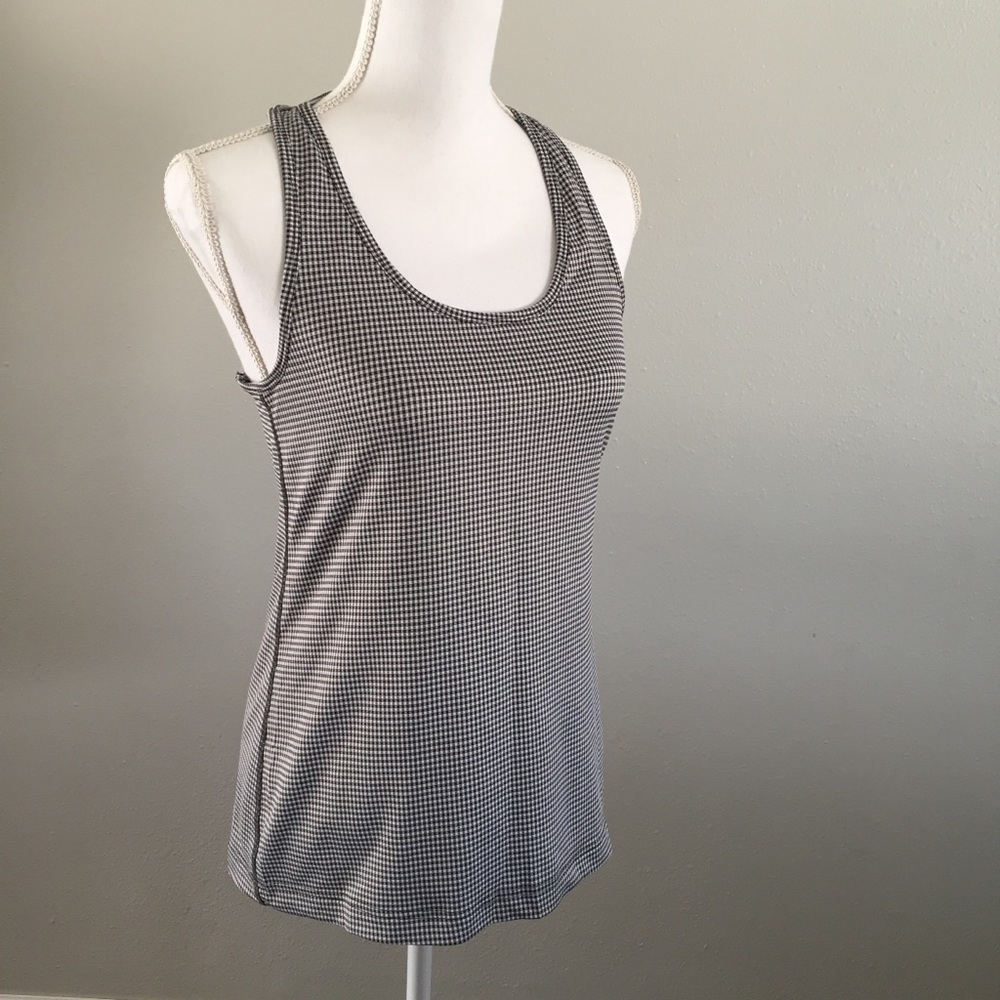 3/$15 👾 Black and white checkered active tank